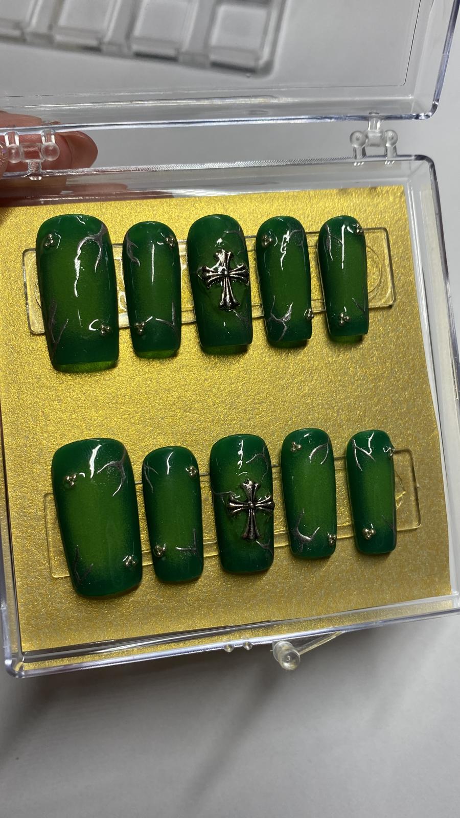 Aura press on nails